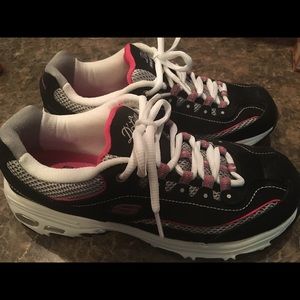 Woman’s Skechers sneakers